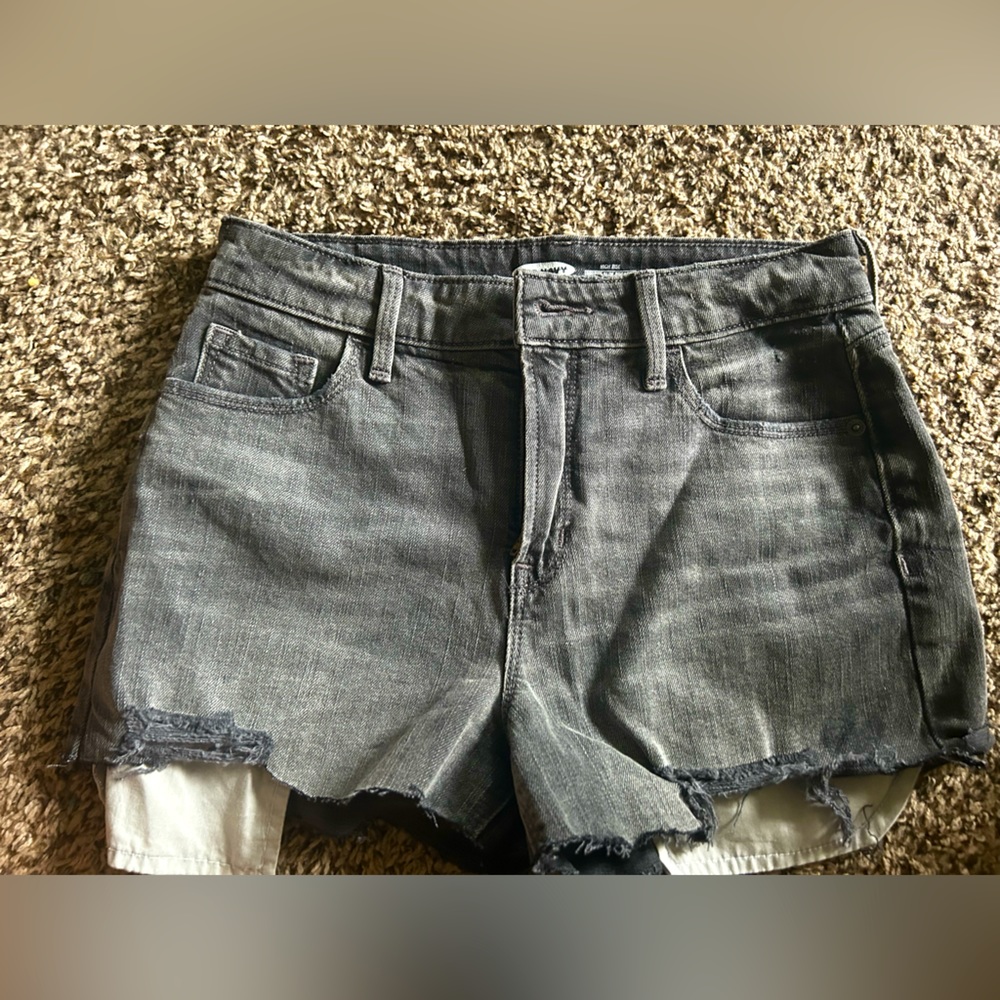 Old navy size 2 slim pocket shorts.